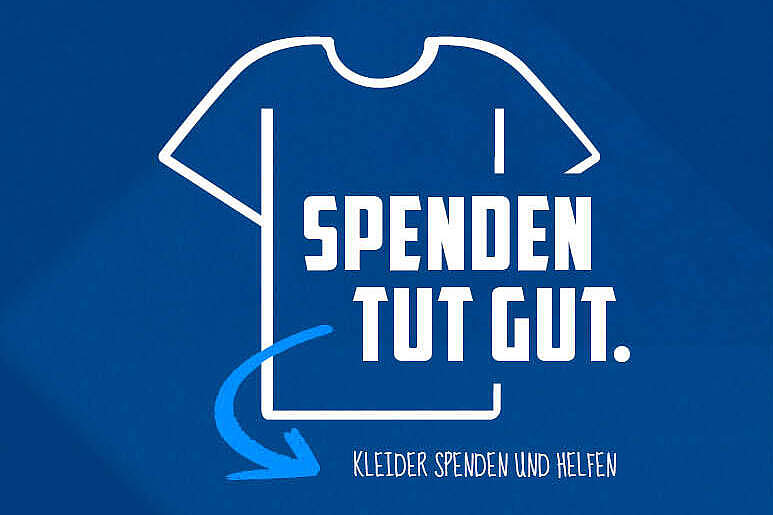 Ein blaues T-Shirt mit weißer Umrisslinie, auf dem der Text 'SPENDEN TUT GUT.' steht. Darunter befindet sich der Satz 'KLEIDER SPENDEN UND HELFEN' in kleinerer Schrift. Das Design ermutigt zur Kleidungsspende.